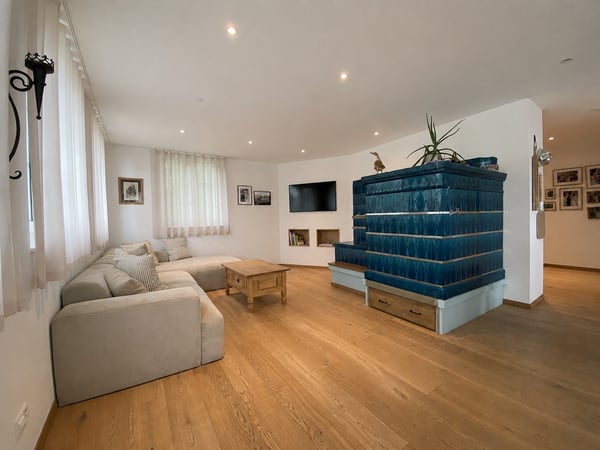 Grosszügiges Bauernhaus mit Bachlauf und wunderschönem altem Baumbestand 1
