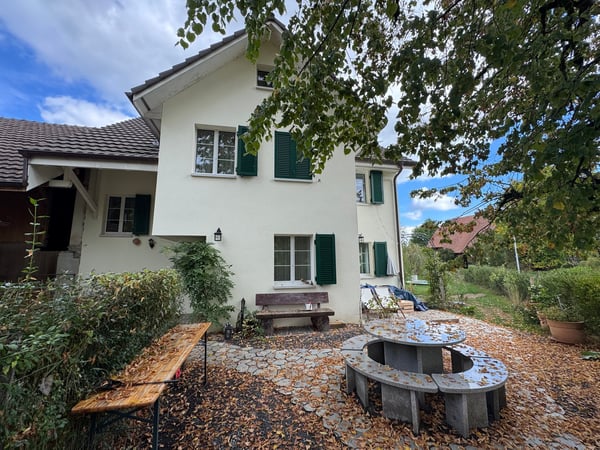 Grosszügiges Bauernhaus mit Bachlauf und wunderschönem altem Baumbestand 6
