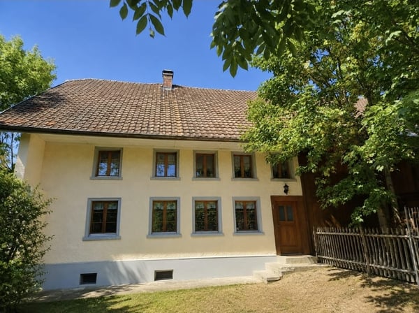 Charmantes Bauernhaus mit grosszügigem Bauland und viel Potenzial