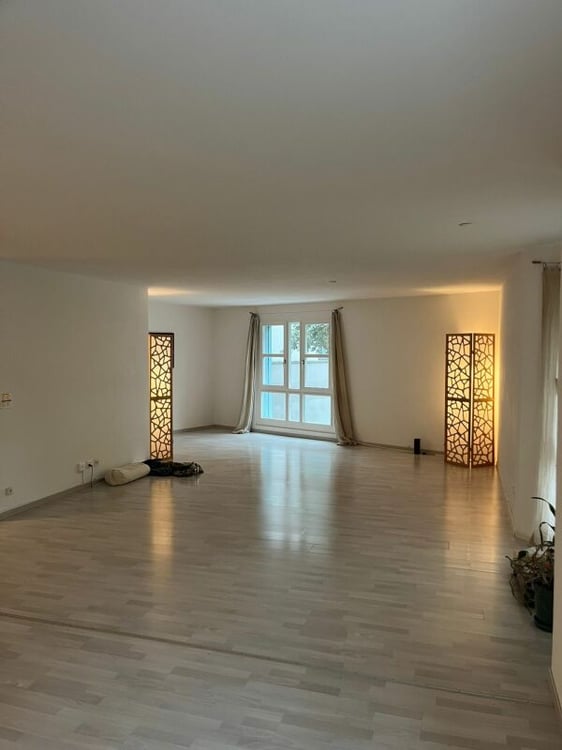 Grosszügiges Büro im Kreis 4 zu vermieten! 2