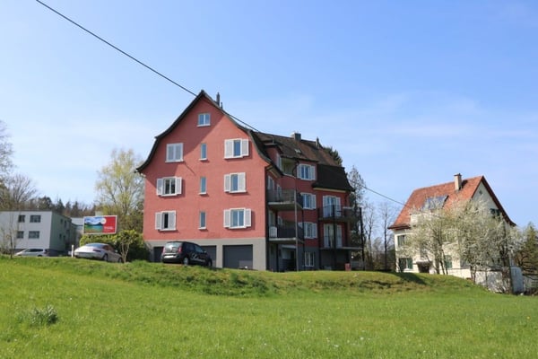 Moderne Altbau-Wohnung an sonniger Lage mit Blick ins Freie 2