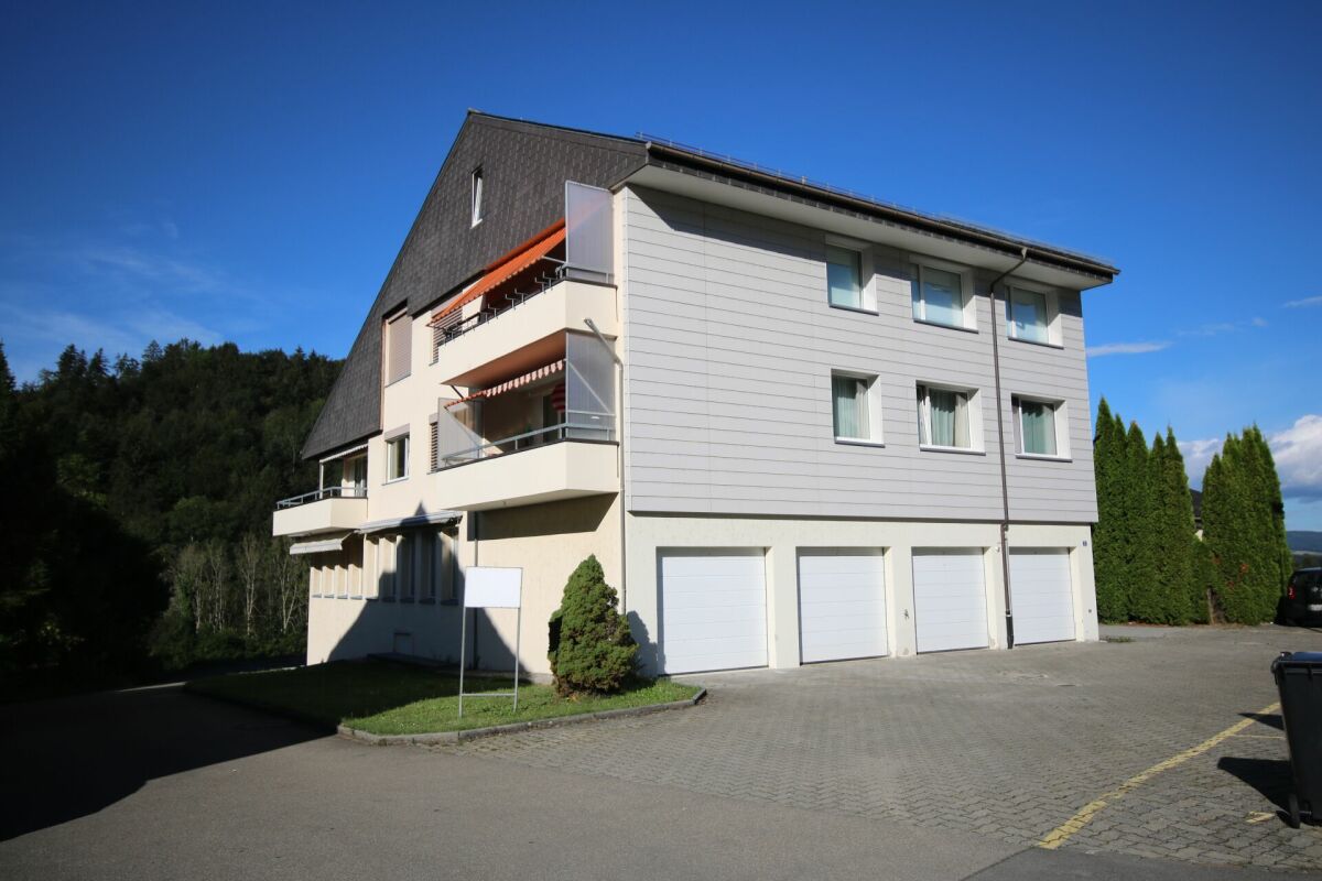 Neu Sanierte 2.5-Zimmer-Wohnung in Stallikon!