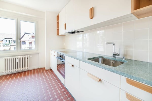 Charmante 4-Zimmer-Wohnung mit sonnigem Balkon zu vermieten 2