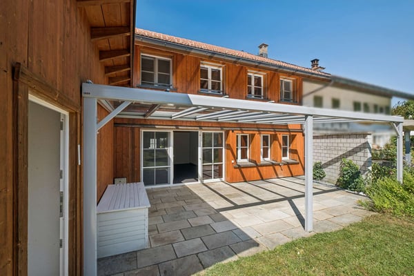 Grosszügiges Einfamilienhaus mit freiem Blick ins Grüne 12