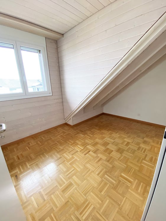 grosse helle Dachwohnung mit viel Charme 8