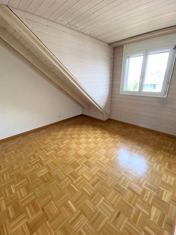 grosse helle Dachwohnung mit viel Charme 7