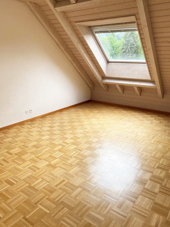 grosse helle Dachwohnung mit viel Charme 9