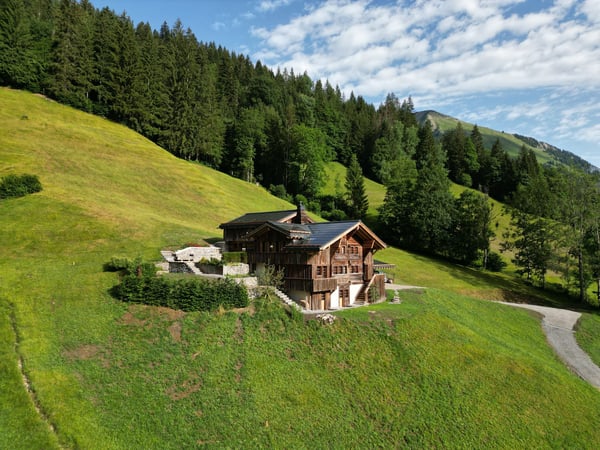 Chalet d'exception à quelques minutes de Gstaad 1