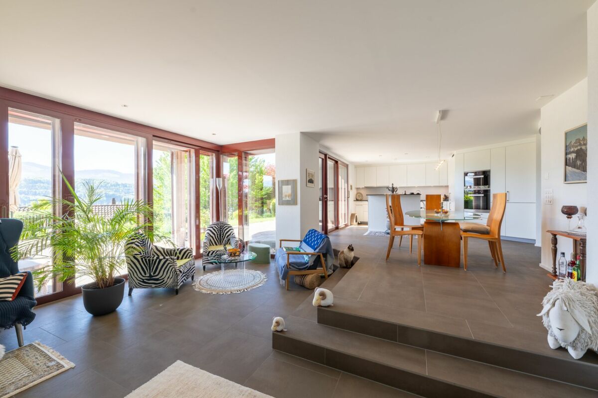 Grosszügige Gartenwohnung mit Panoramablick und hochwertigem Wohnkomfort