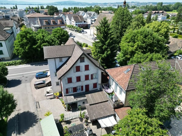 Dreifamilienhaus an sonniger und zentraler Lage mit grossem Entwicklungspotenzial 2