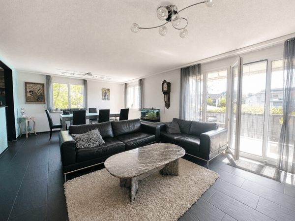 Modernisierte 4.5-Zimmer-Wohnung mit Weitsicht 4