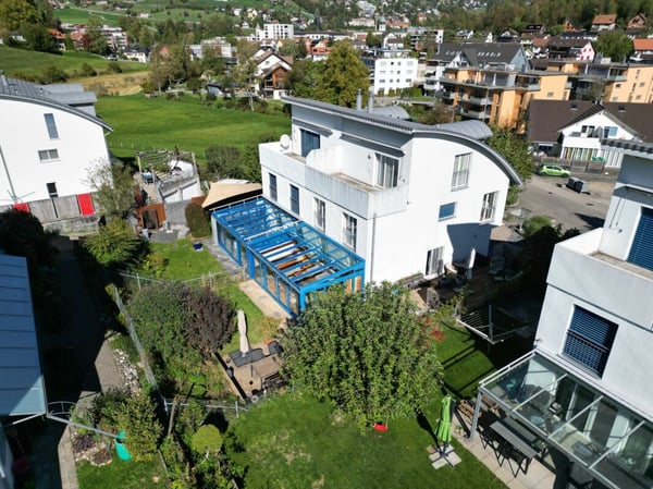 Grosszügiges 6.5-Zimmer-Doppeleinfamilienhaus mit Wintergarten an ruhiger und sonniger Wohnlage 9