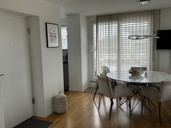 Grosszügige 3.5 Zimmer Wohnung 2