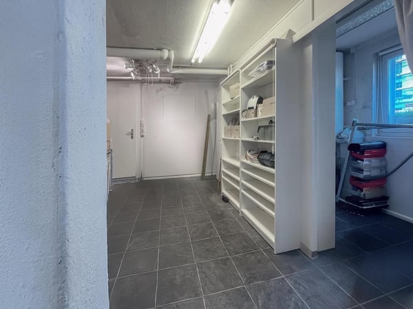 Gewerberaum mit viel Tageslicht im 1. UG 2