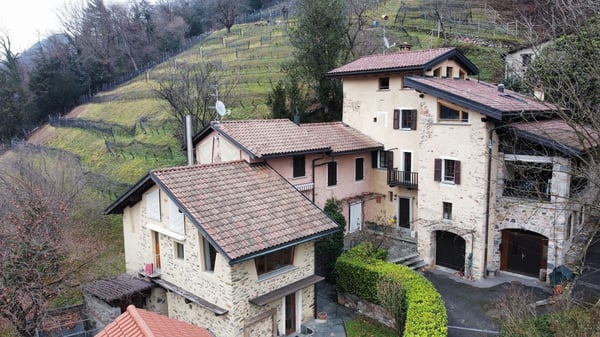 CASETTA DI NUCLEO IN VECCHIO BORGO CON GIARDINETTO 9