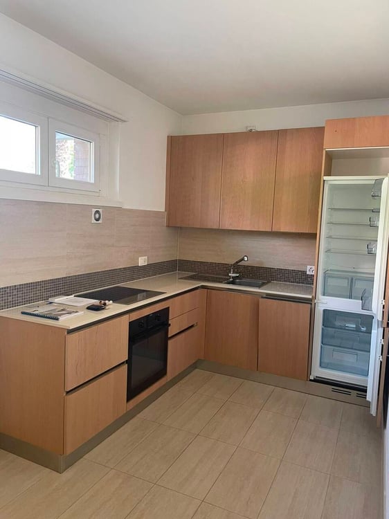 SPAZIOSO 2.5 LOCALI CON CUCINA ABITABILE E USO PISCINA 2