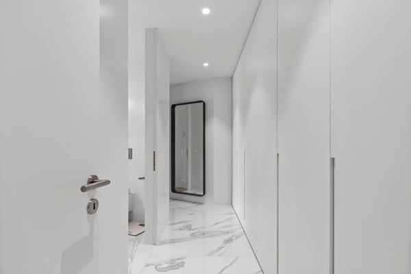 Unique lake-view penthouse in Prestigious Nizza Paradise Residence 10