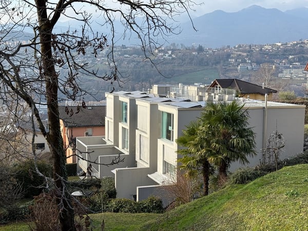 Casa a schiera immersa nel verde con giardino 1