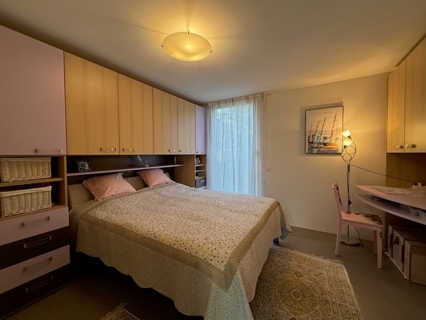 Casa a schiera immersa nel verde con giardino 9