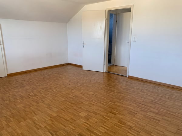 Charmantes 1.5 Zimmer-Dachgeschoss-Wohnung in Bassersdorf 3