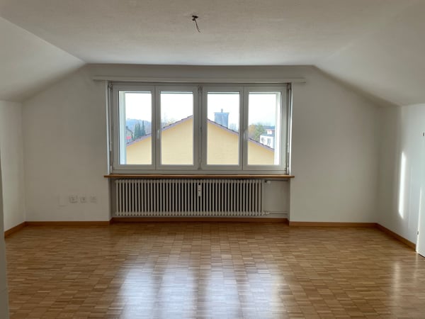 Charmantes 1.5 Zimmer-Dachgeschoss-Wohnung in Bassersdorf 2