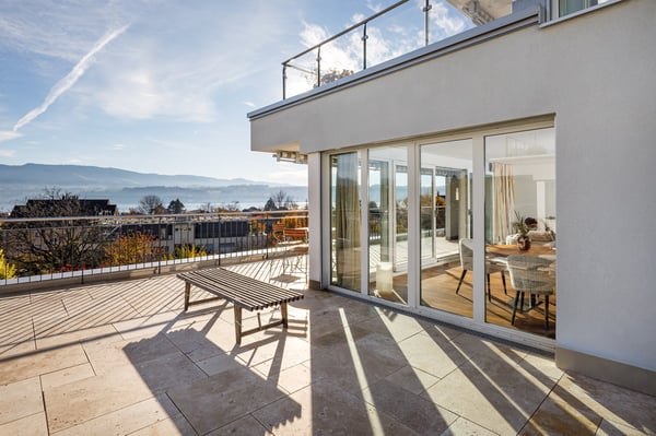Exklusive Terrassenwohnung mit Berg- und Seeblick 2