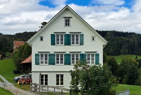 (Reserviert) Freistehendes 1.5 Zimmer Einfamilienhaus an toller Weitsicht-Lage 1