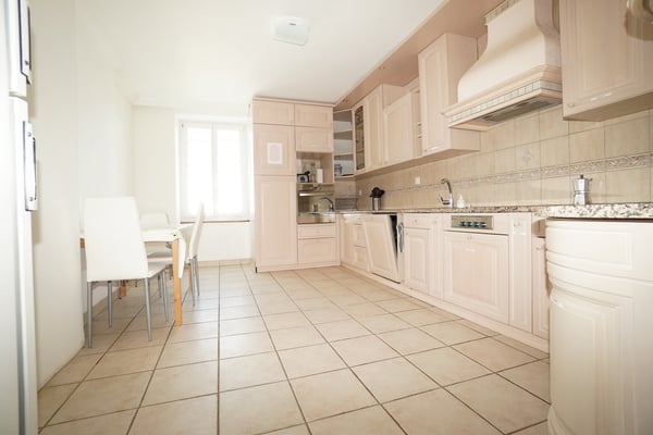 Gemütliches Zimmer in Suhr verfügbar 8