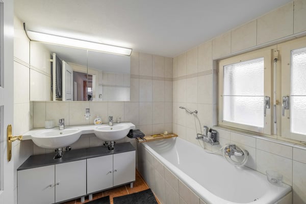 Attraktive Liegenschaft mit zwei Zweifamilienhäusern und vier Wohnungen 7