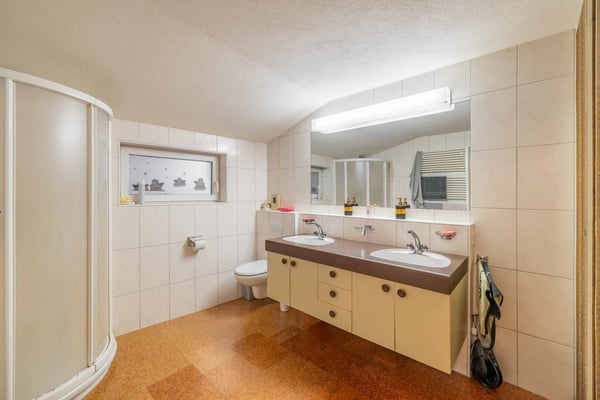 Attraktive Liegenschaft mit zwei Zweifamilienhäusern und vier Wohnungen 11