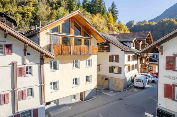 Attraktive Liegenschaft mit zwei Zweifamilienhäusern und vier Wohnungen 4