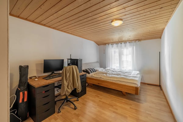 Attraktive Liegenschaft mit zwei Zweifamilienhäusern und vier Wohnungen 9