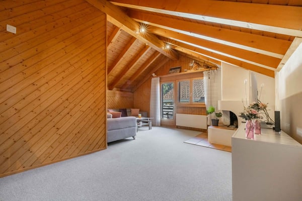 Attraktive Liegenschaft mit zwei Zweifamilienhäusern und vier Wohnungen 10