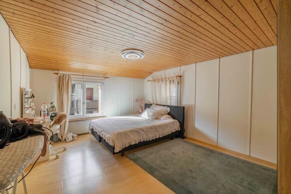 Attraktive Liegenschaft mit zwei Zweifamilienhäusern und vier Wohnungen 12