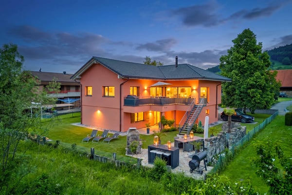 Traumhaftes 6.5-Zimmer-Einfamilienhaus mit Einliegerwohnung an privilegierter Flusslage 1