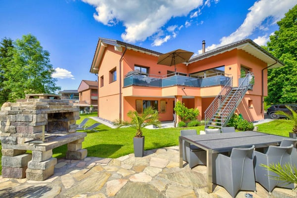 Traumhaftes 6.5-Zimmer-Einfamilienhaus mit Einliegerwohnung an privilegierter Flusslage 9