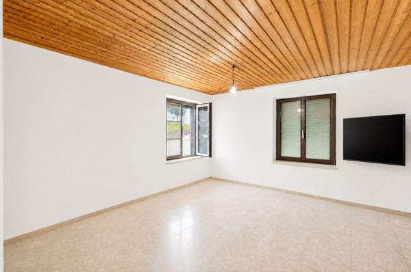 Vollvermietetes MFH mit 5 Wohnungen, 2 Einstellhallenplätzen, 5,5 % Rendite & Entwicklungspotenzial! 5