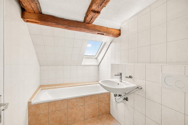 Vollvermietetes MFH mit 5 Wohnungen, 2 Einstellhallenplätzen, 5,5 % Rendite & Entwicklungspotenzial! 12
