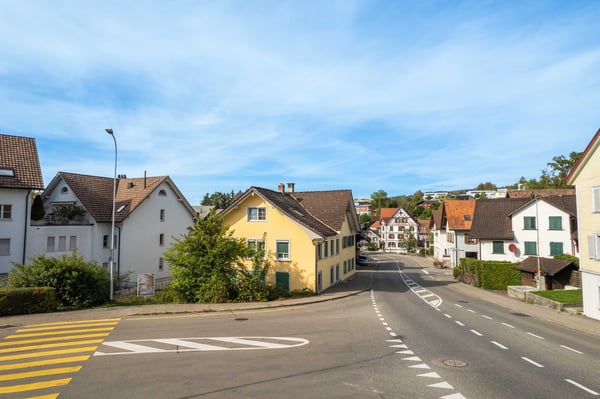Vollvermietetes MFH mit 5 Wohnungen, 2 Einstellhallenplätzen, 5,5 % Rendite & Entwicklungspotenzial! 2