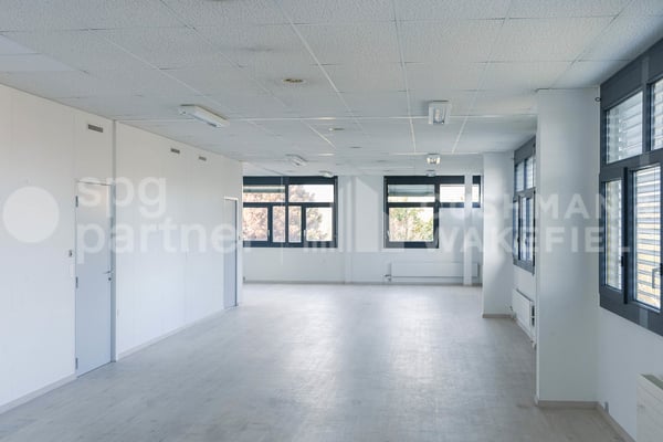 Locaux administratifs et artisanaux lumineux au coeur de la ZIMEYSA - Veyrot 11 4