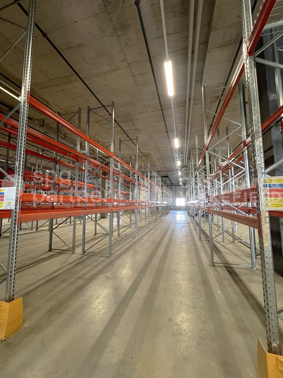 Grenet 21- Dépôts logistiques, ateliers artisanaux et bureaux modernes avec terrasse 6