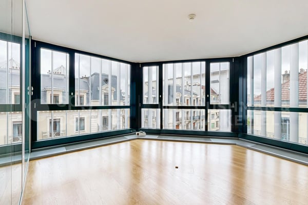 Rive 10 - Bureaux lumineux en étage élevé Rue de Rive 3