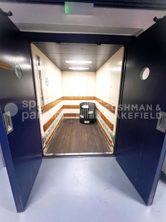 Bureaux lumineux et fonctionnels disponibles à la location ou à la vente 9