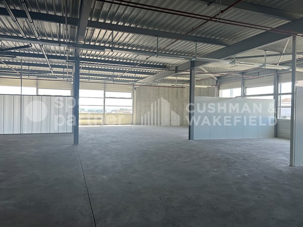 Ateliers et bureaux Plug & Play dans une zone stratégique 3