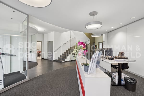 Bureaux Plug & Play fonctionnels, accessibles et immédiatement disponibles 6