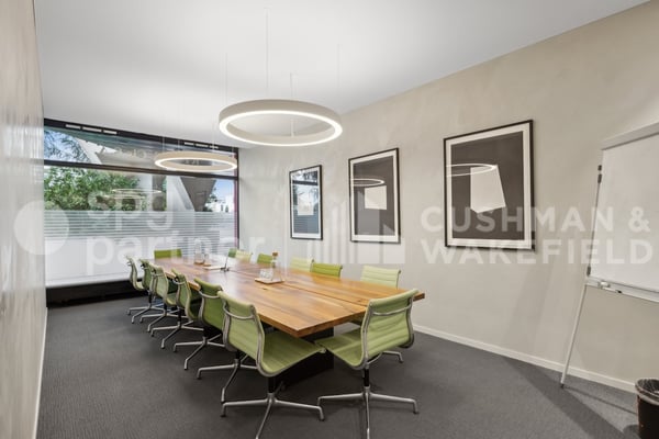 Bureaux Plug & Play fonctionnels, accessibles et immédiatement disponibles 10