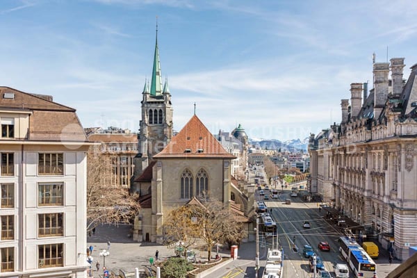 Bureaux clé en main dans le centre historique de Lausanne, Grand-Chêne 8