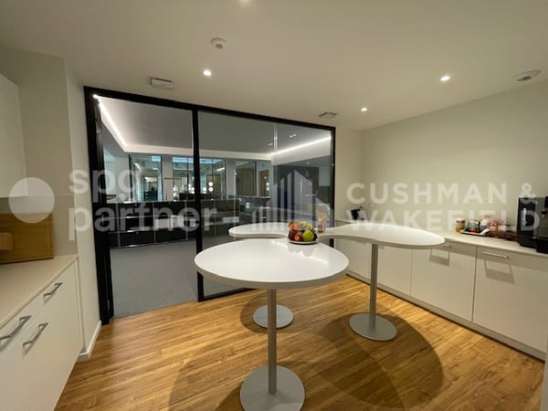 Bureaux Plug & Play au c?ur du quartier piéton de St-François 10