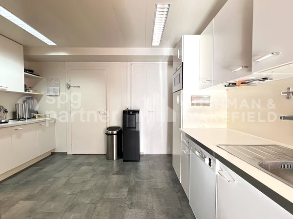 Bureaux aménagés à Lausanne-Ouchy au bord du Léman 10