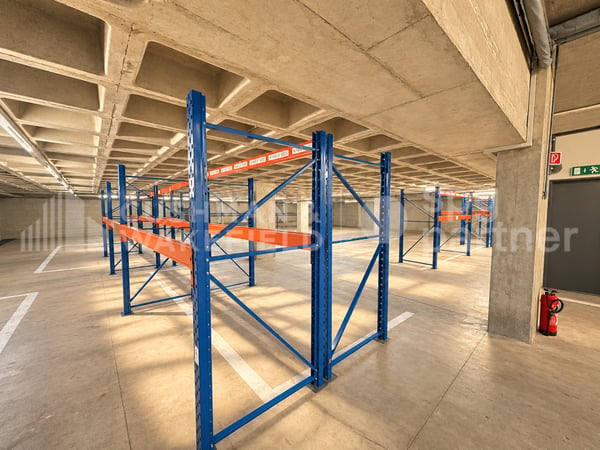 Jeunes 23 - Grande surface de stockage fonctionnelle de 1?500 m², zone industrielle stratégique 13